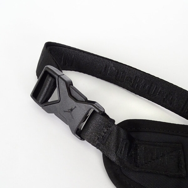 Nike Waistpack [9A0331-023] 腰包 肩背 斜背 多夾層 收納 貼身 休閒 潮流 黑