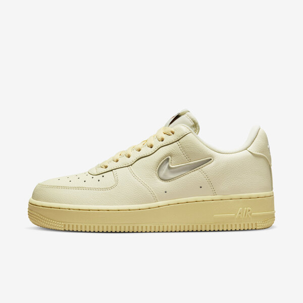 博客來-Nike Wmns Air Force 1 07 LX [DO9456-100] 女休閒鞋經典復古