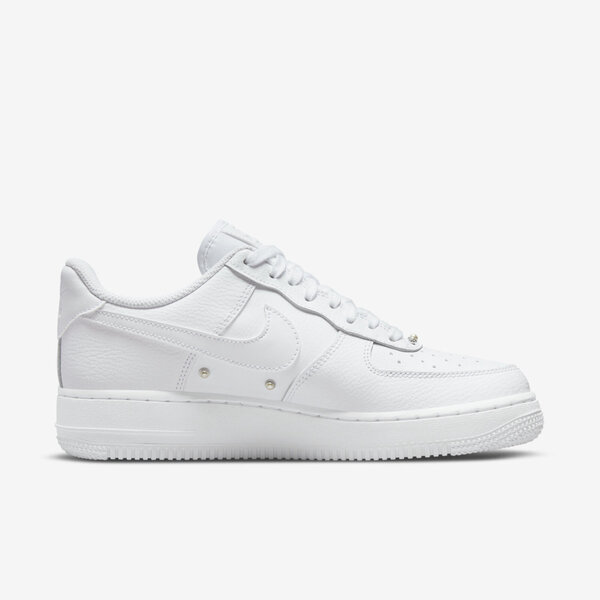 博客來-Nike Wmns Air Force 1 '07 SE [DQ0231-100] 女休閒鞋經典荔枝