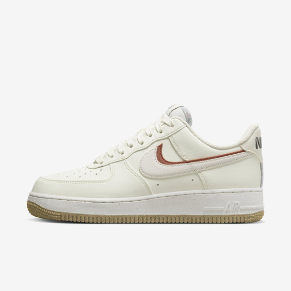 博客來-Nike Wmns Air Force 1 07 LX [DX6065-101] 女休閒鞋運動經典雙