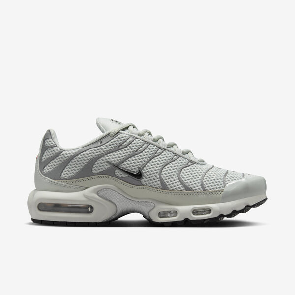 [NIKE] AIR MAX PLUS PREMIUM ☆大人気☆ NIKE] AIR MAX PLUS PREMIUM ☆大人気☆ スニーカー