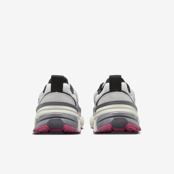 人気 ★NIKE V2K RUN★ WMNS ランニングシューズ FZ5061 関送込 全7色 ☆大人気☆ NIKE WMNS V2K RUN ランニングシューズ 関送込