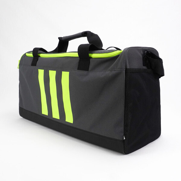 博客來-Adidas 3-Stripes Duffle M [GN2047] 健身包旅行運動斜背手提黑螢光綠FREE 黑/螢黃